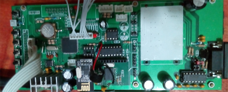 这是一块移植了UCOSII系统的STM32实验板